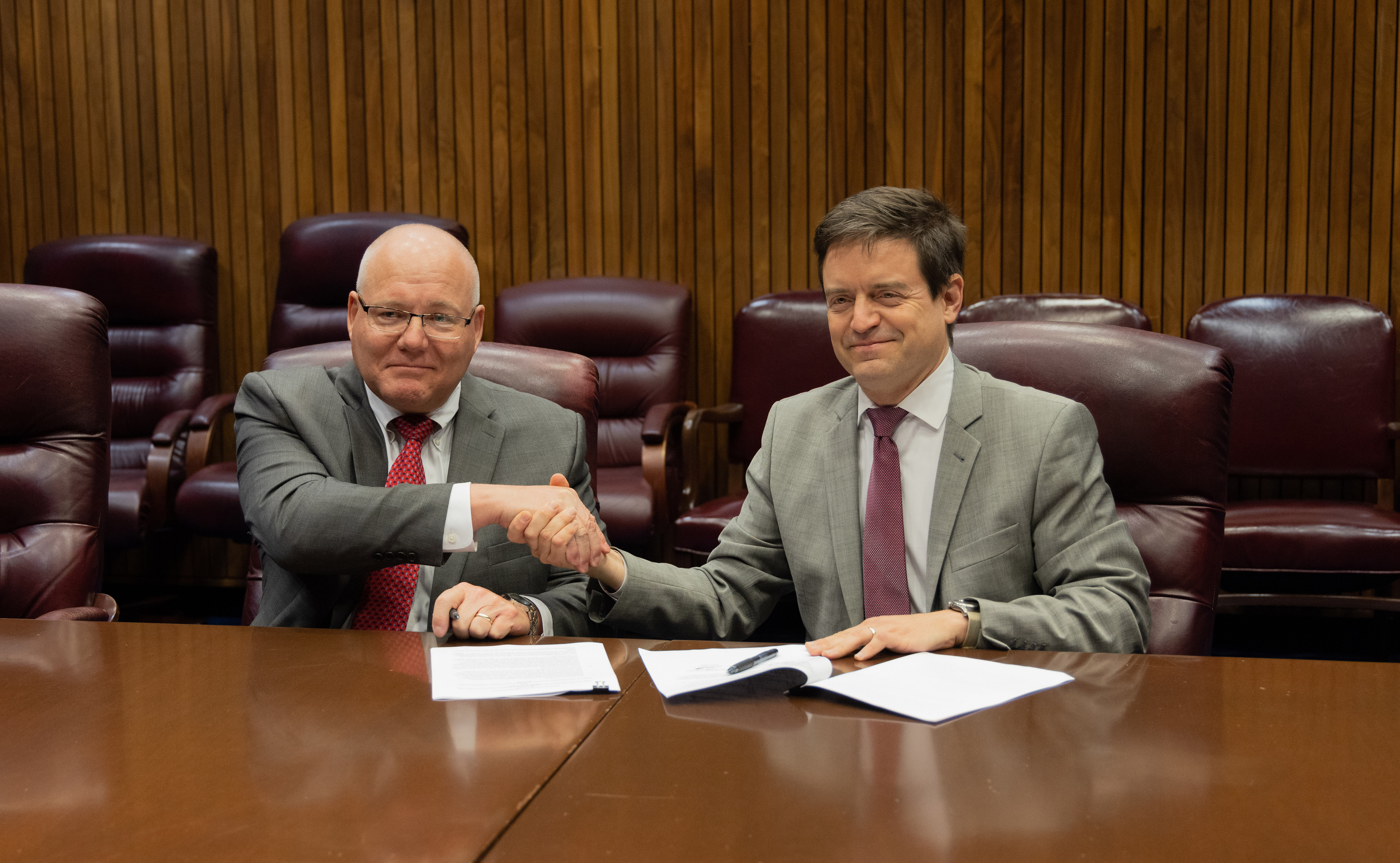 FSIS Administrator Paul Kiecker and Department of Labor Assistant Secretary for Occupational Safety and Health Douglas L. Parker, shake hands after signing the MOU.